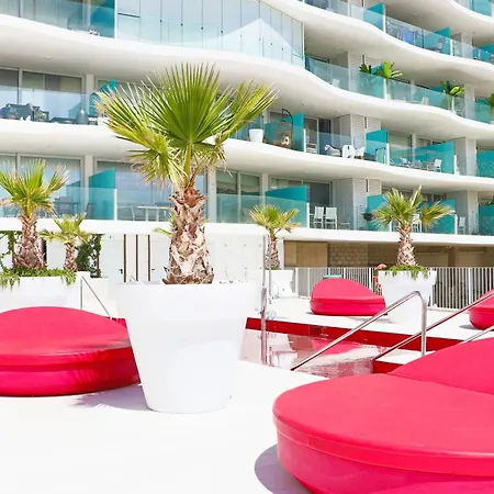 Fantastic In The Wave Just Steps From Carvajal - Pool And Free Parking Apartamento *
